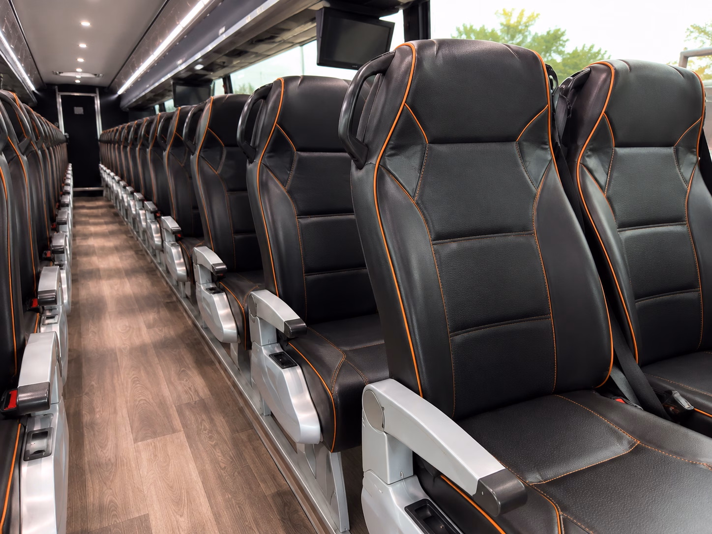 shuttle buses for outdoor and fall wedding venues near brooklyn park